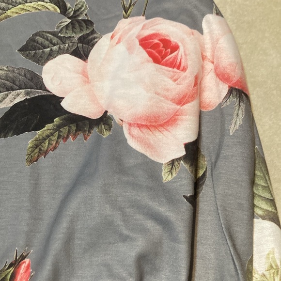 Grey Floral pullover - Picture 6 of 6